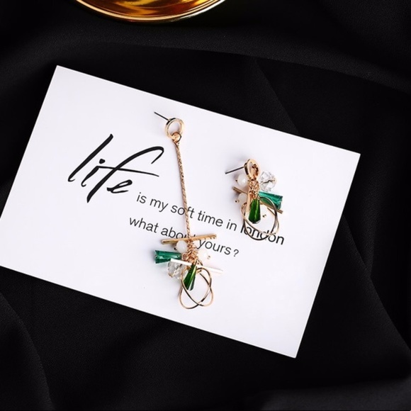 NEW FOREST Cute Asymmetrical Handmade Earrings 1 - Picture 5 of 5